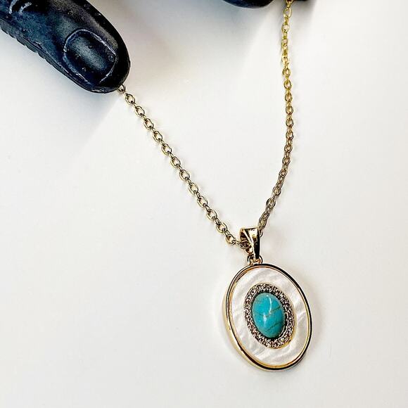 NEW Mother Of Pearl Pendant Necklace With Turquoise Stone - Picture 9 of 10
